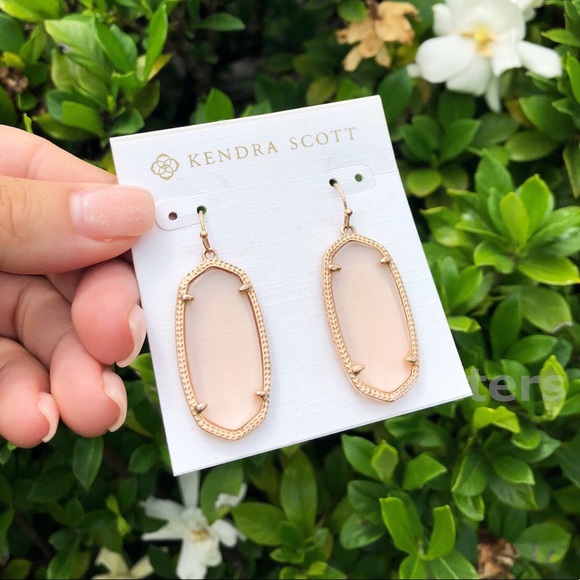 Kendra Scott Elle Earrings in Clear Peach - Picture 4 of 7